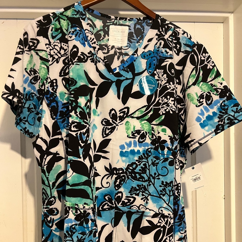 Cherokee Floral Scrub Top Size XL
